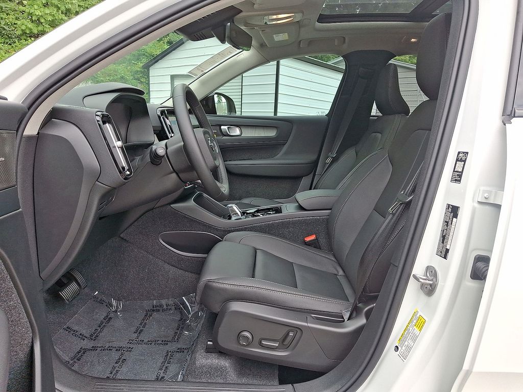 2026 Volvo XC40 Ultra - Photo 14