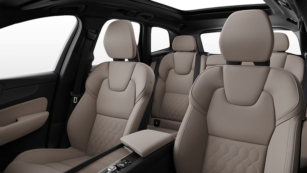 2026 Volvo XC60 B5 Core photo 5