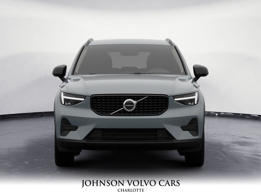 2026 Volvo XC40 Core photo 2