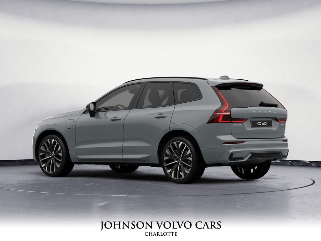 2026 Volvo XC60 Hybrid T8 photo 2
