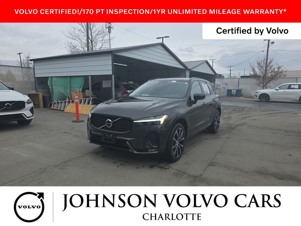 2025 Volvo XC60 Plus's photo