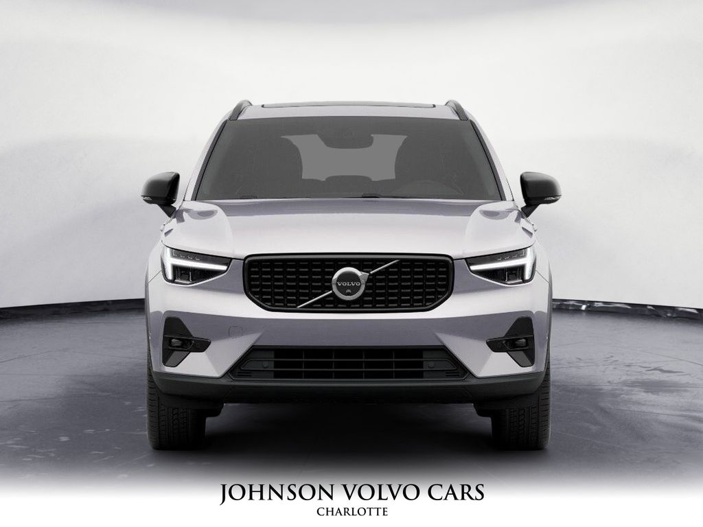 2025 Volvo XC40 Plus photo 2