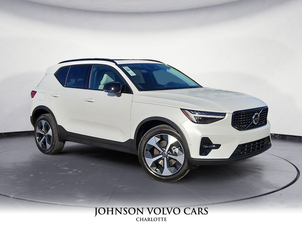 2026 Volvo XC40 Plus's photo