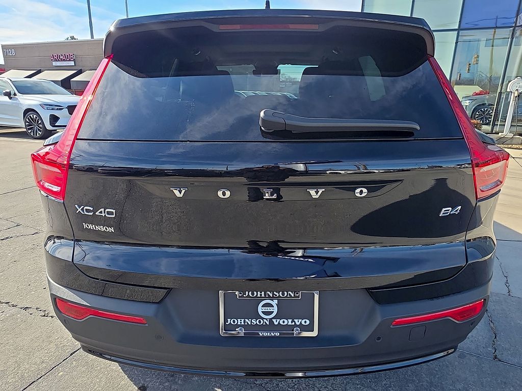 2026 Volvo XC40 Plus - Photo 14