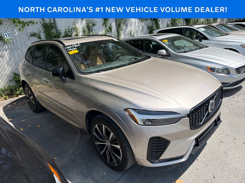 2024 Volvo XC60 B5 Ultimate Dark Theme AWD's photo