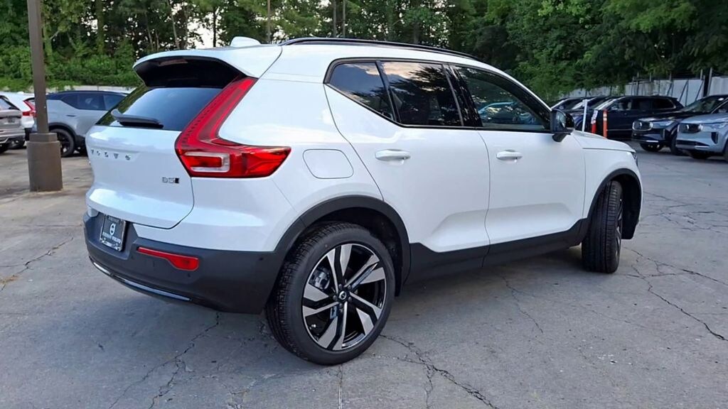New 2026 Volvo XC40 B5 Ultra SUV
