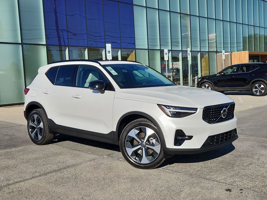 2026 Volvo XC40 Plus's photo