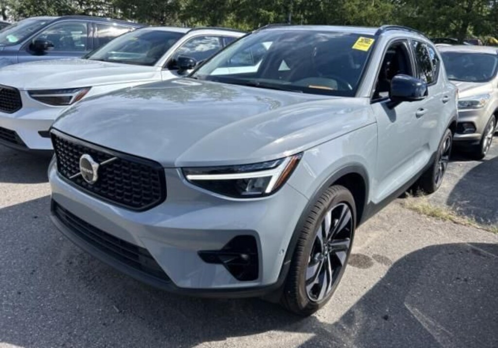 Used 2025 Volvo XC40 B5 Core Bright Theme SUV