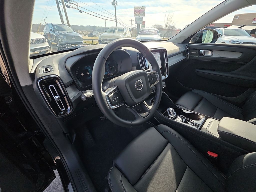2026 Volvo XC40 Plus - Photo 24