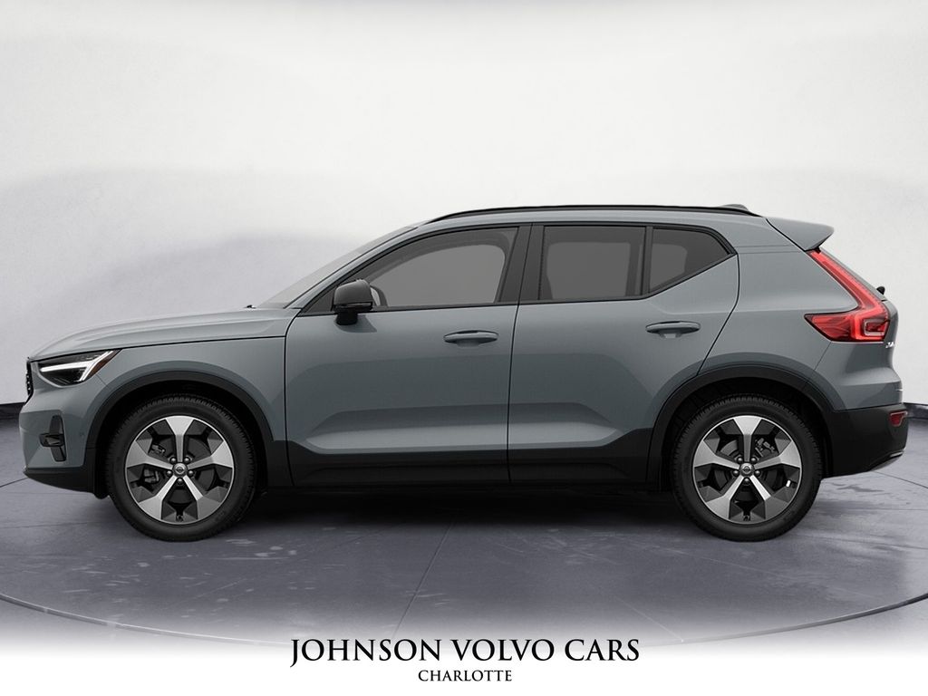 2026 Volvo XC40 Plus photo 3