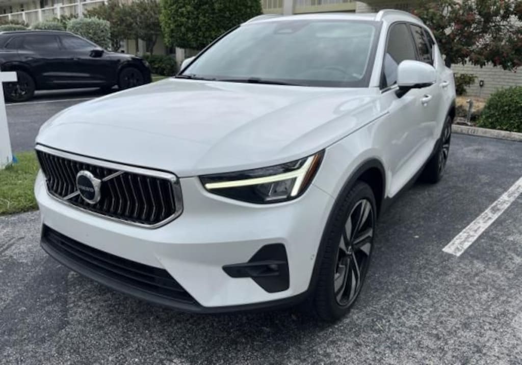 Used 2023 Volvo XC40 B5 AWD Plus Bright SUV