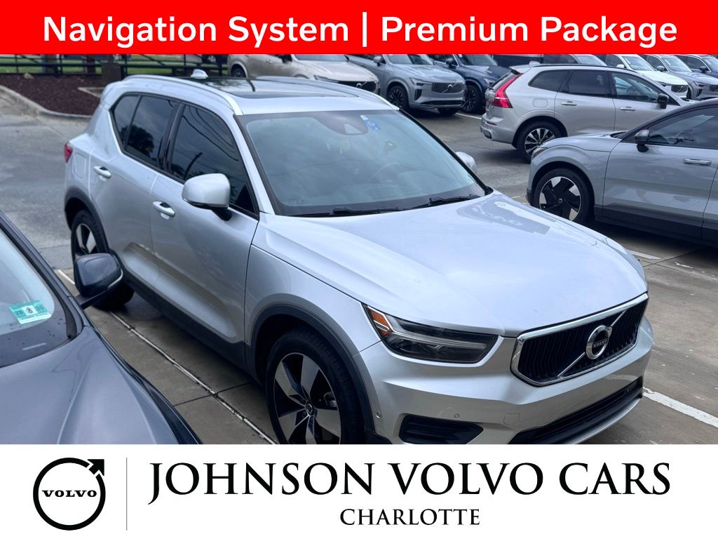 2019 Volvo XC40 T5 Momentum AWD's photo