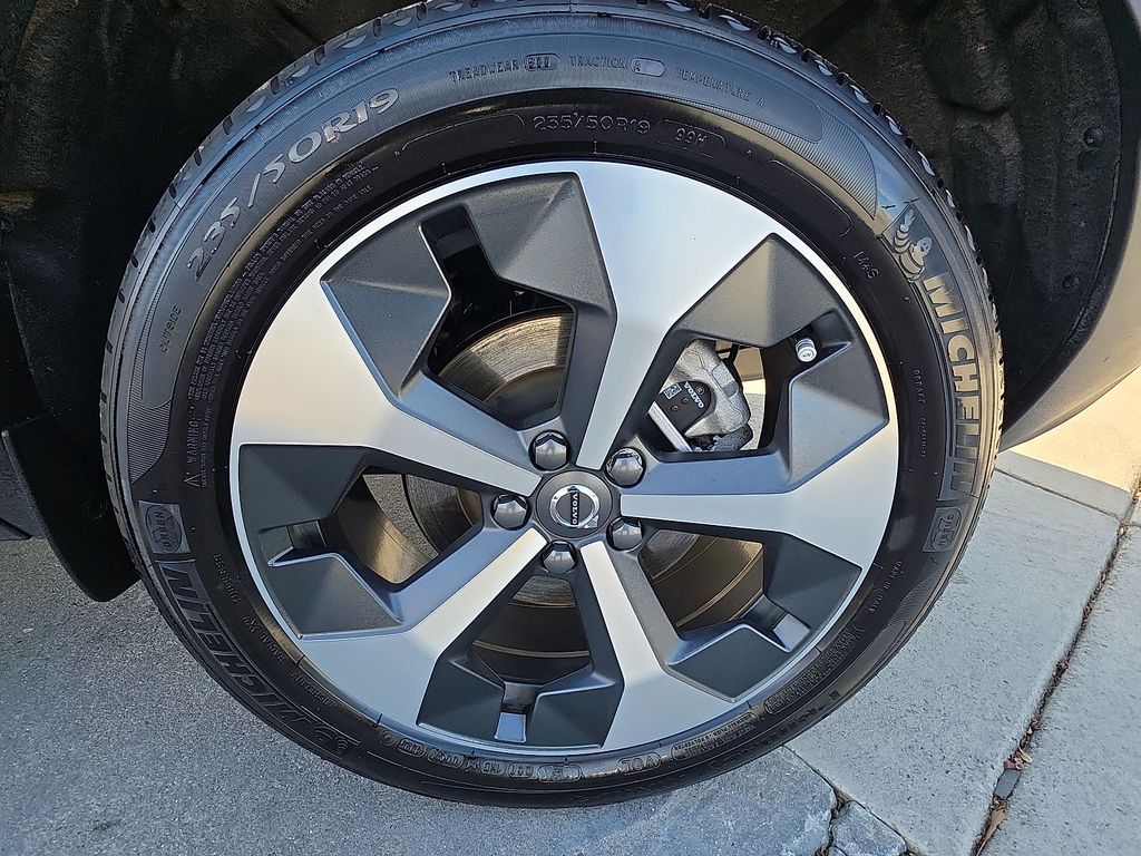 2026 Volvo XC40 Plus - Photo 44