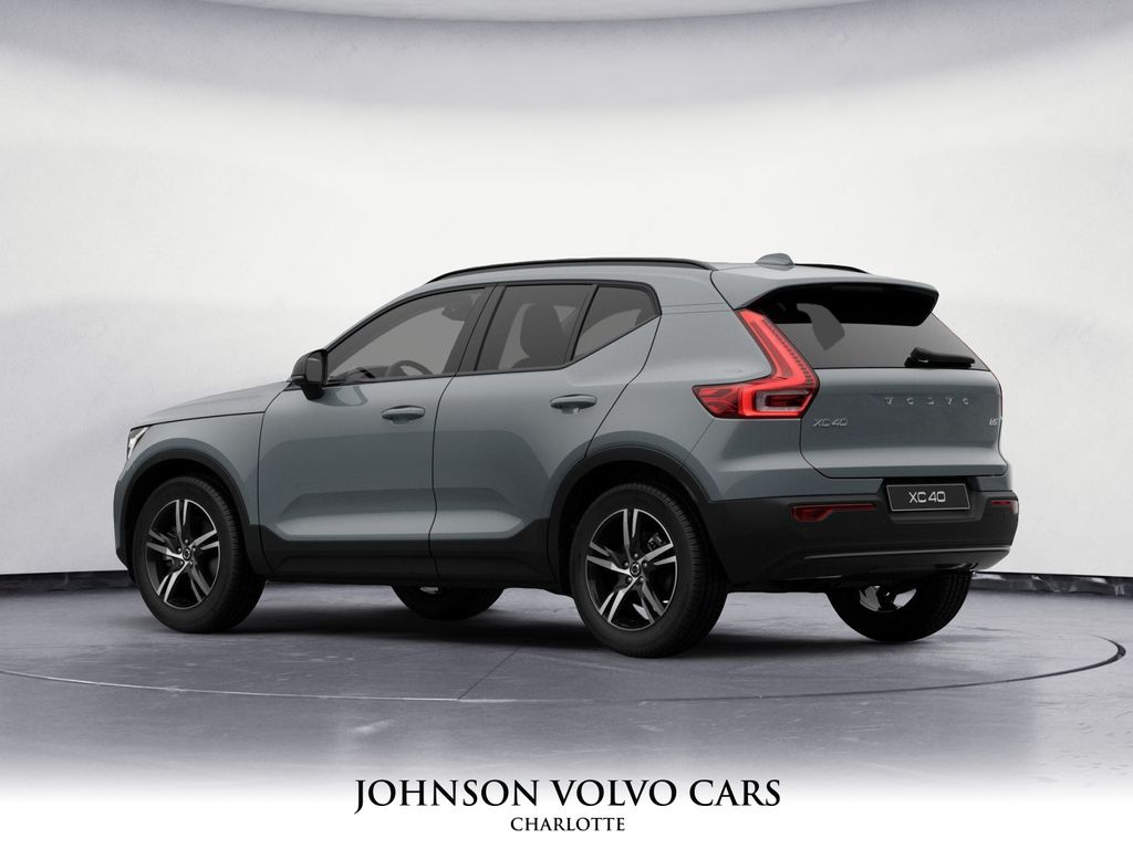 2026 Volvo XC40 Core photo 4