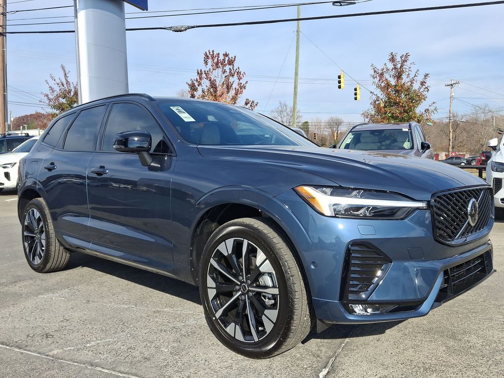 2026 Volvo XC60 Plus's photo