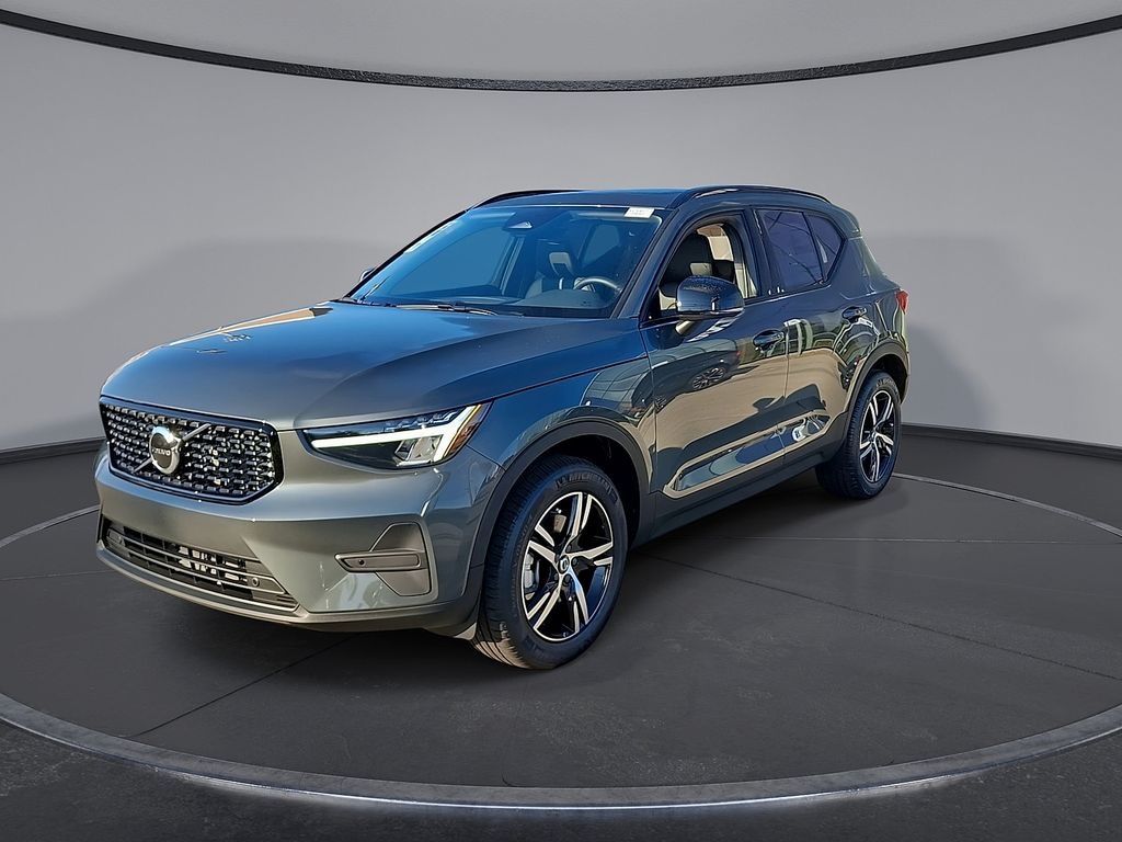 New 2026 Volvo XC40 B5 Core SUV