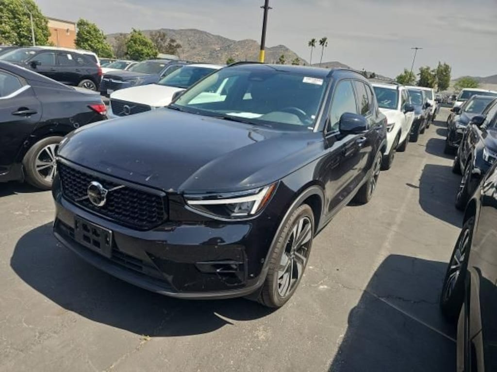 Certified 2025 Volvo XC40 B5 Plus Dark Theme SUV