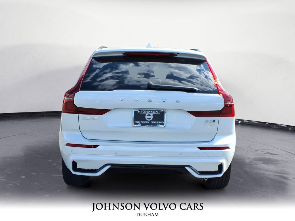 2026 Volvo XC60 B5 Plus photo 4