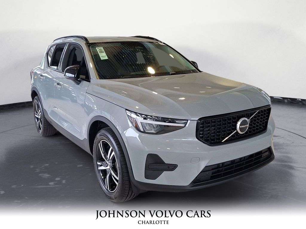 2026 Volvo XC40 Core's photo