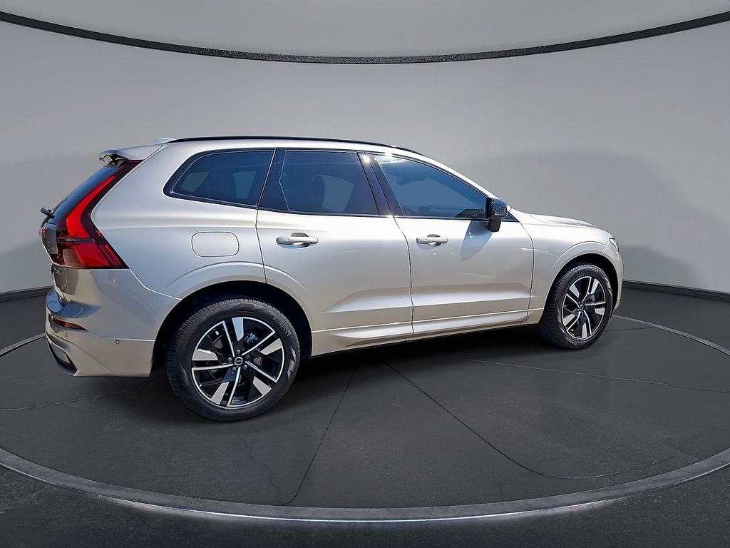 2026 Volvo XC60 Plus - Photo 7