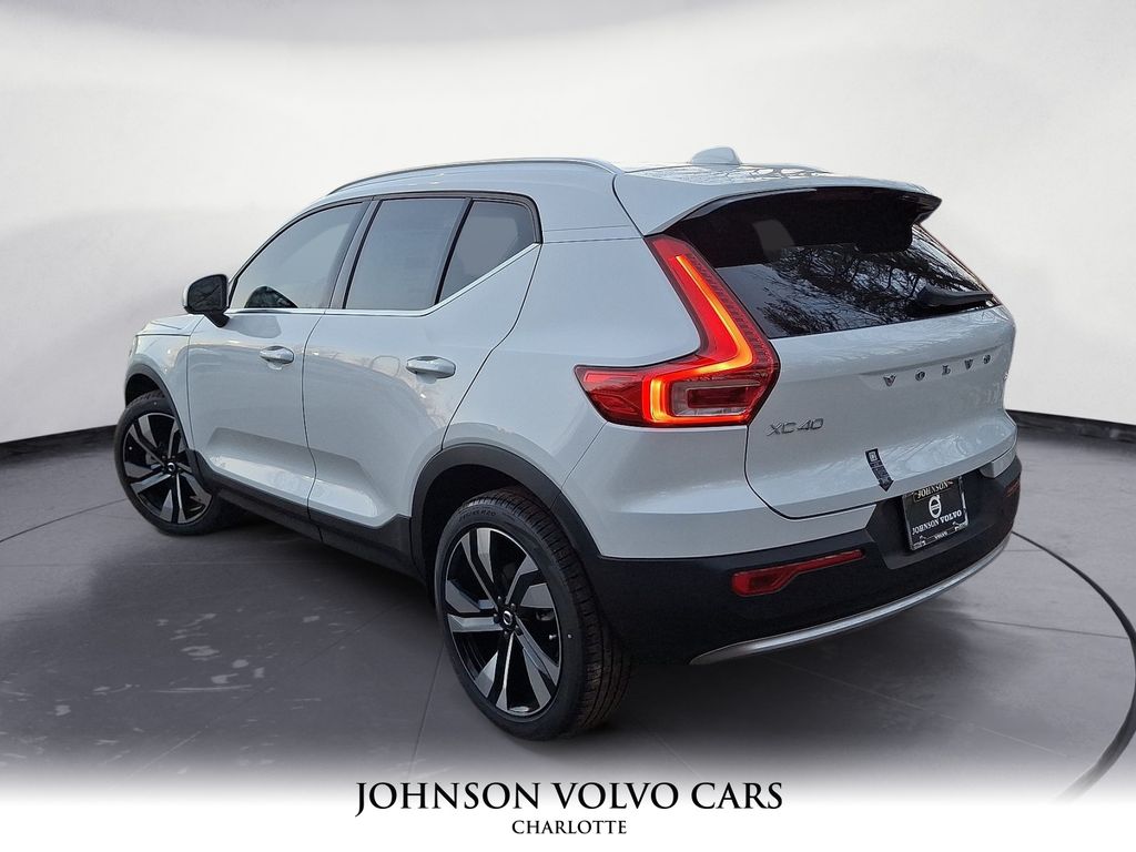 2025 Volvo XC40 photo 3