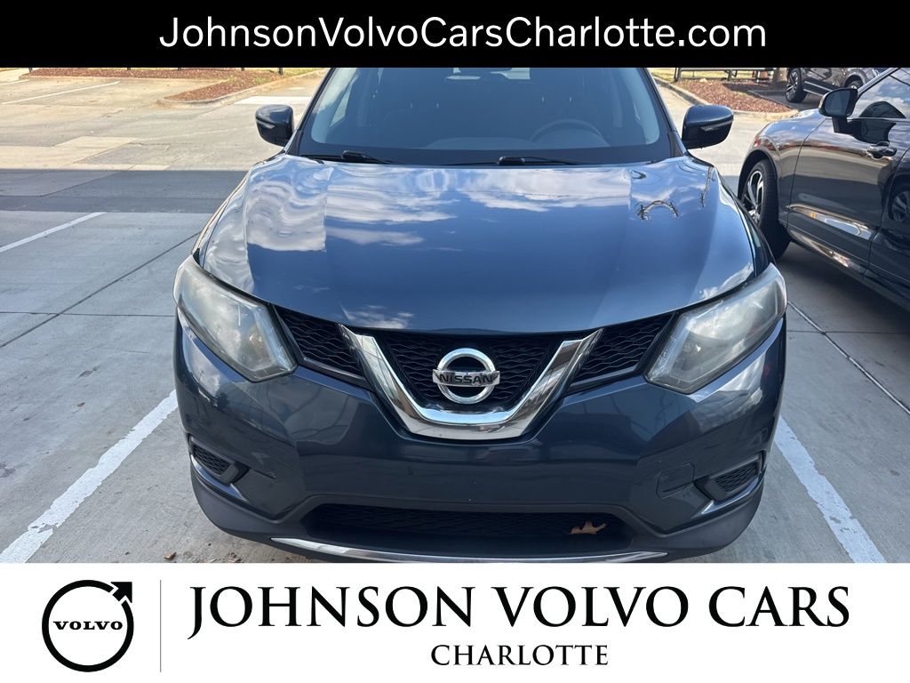 2015 Nissan Rogue SV photo 2