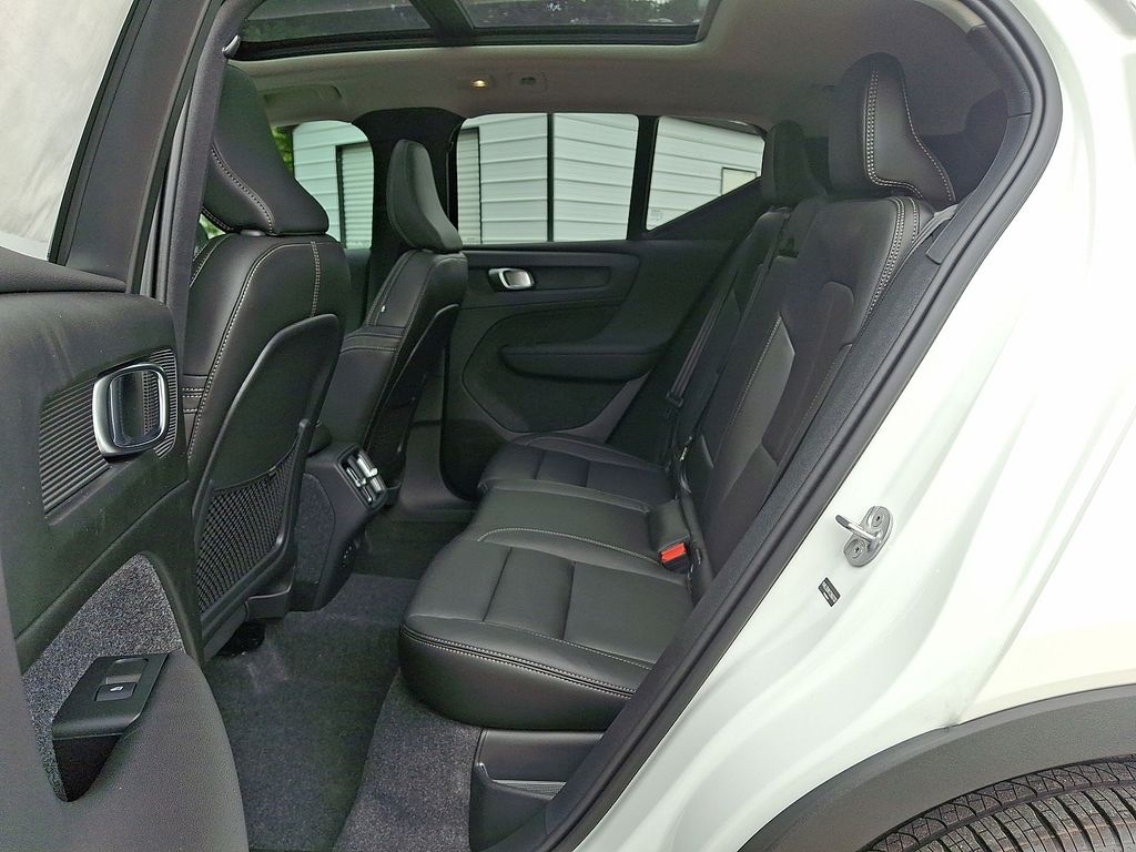 2026 Volvo XC40 Ultra - Photo 13