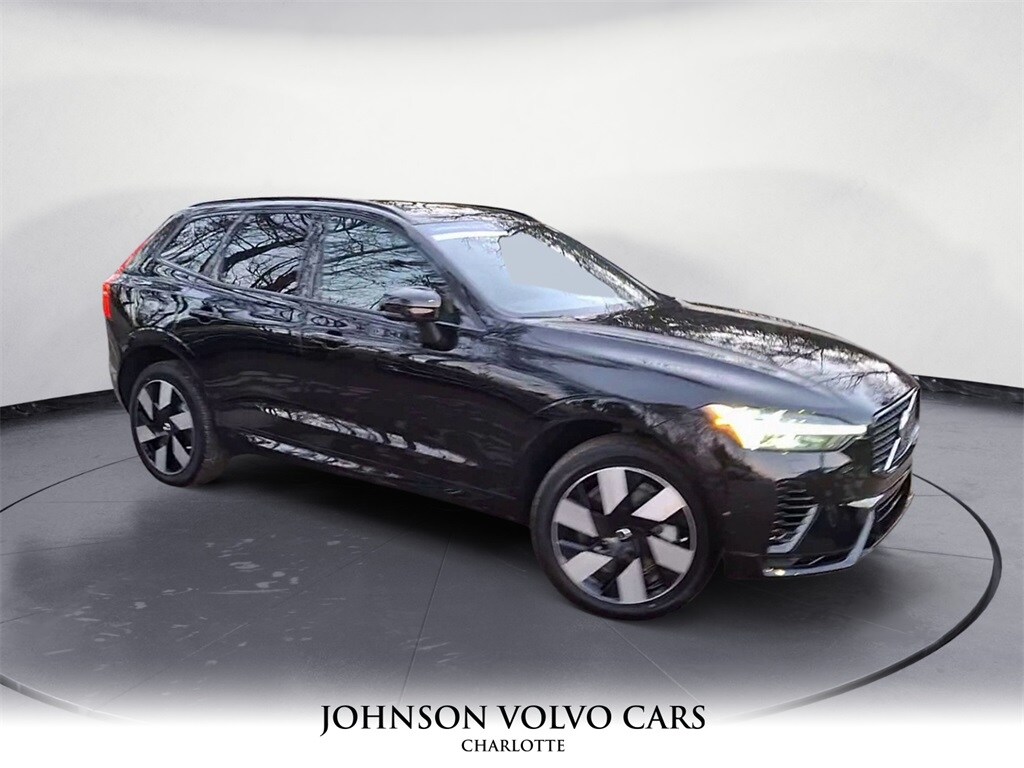 2025 Volvo XC60 Recharge T8 Plus photo 2