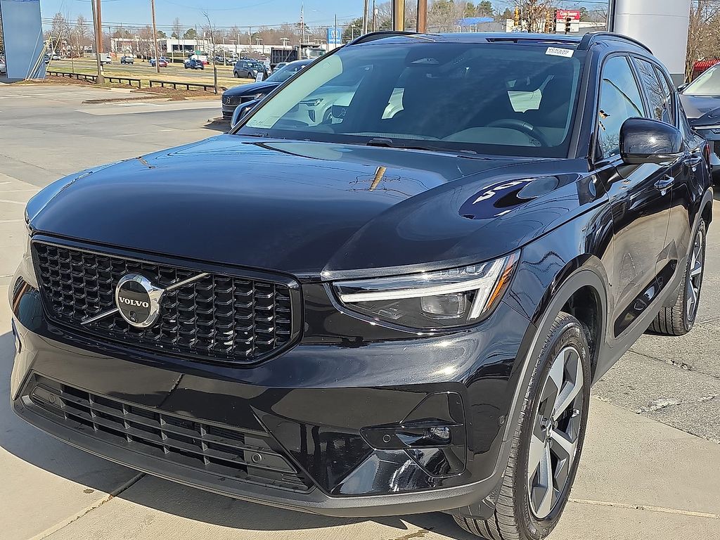 2026 Volvo XC40 Plus - Photo 11