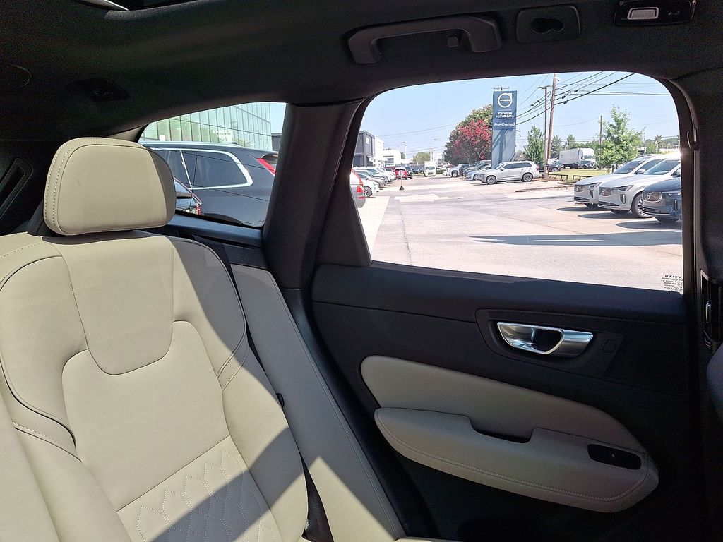 2026 Volvo XC60 Plus - Photo 14
