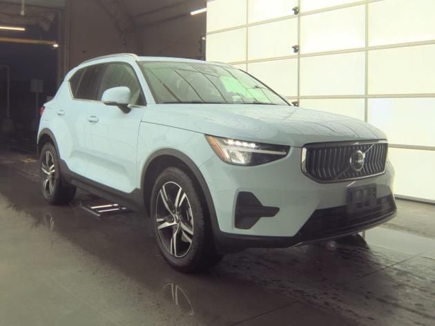 2025 Volvo XC40's photo