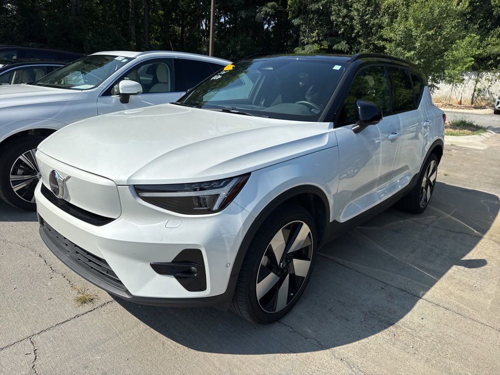 2023 Volvo XC40 Recharge Ultimate photo 3