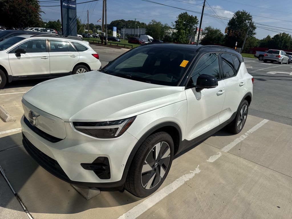 2024 Volvo XC40 Recharge Twin Plus photo 3