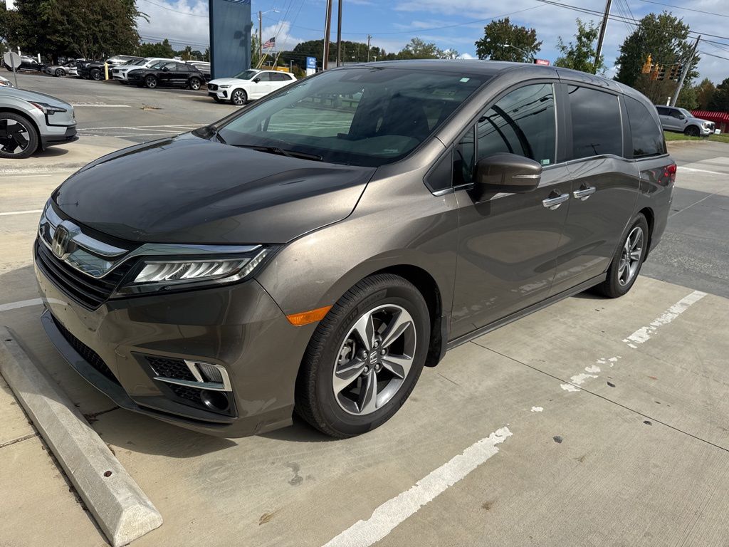2019 Honda Odyssey Touring photo 3