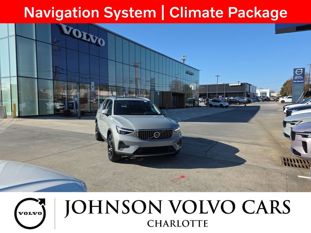 2025 Volvo XC40 Core's photo