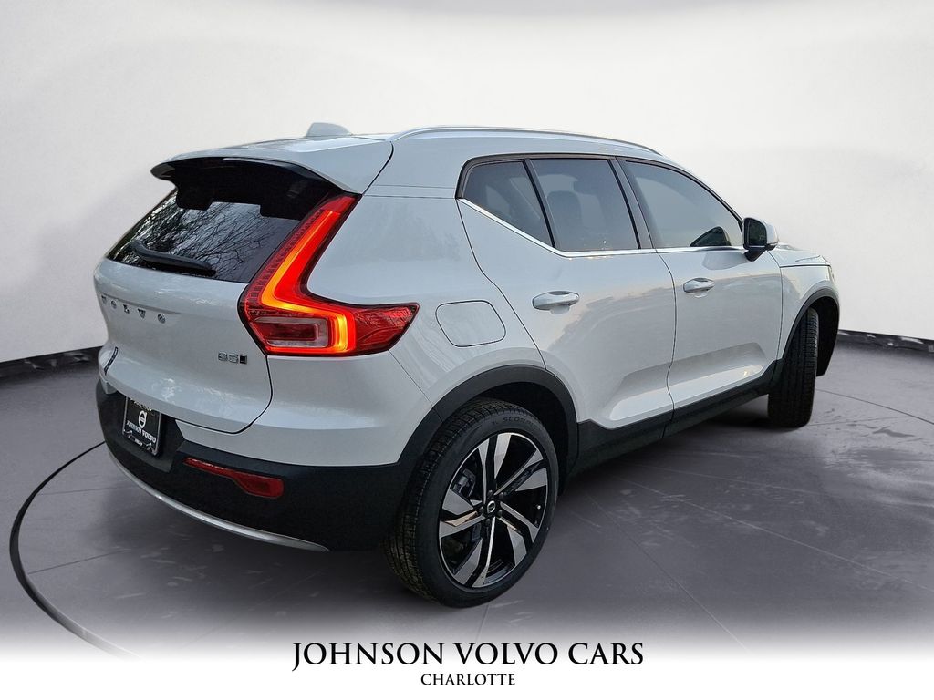 2025 Volvo XC40 photo 4