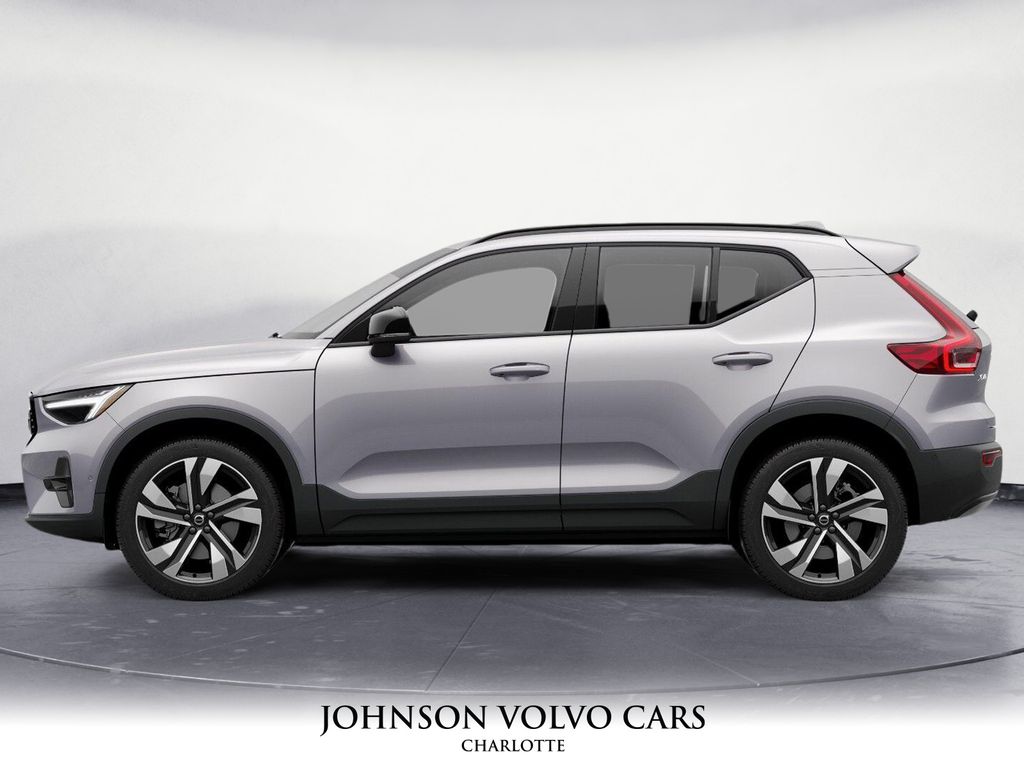 2025 Volvo XC40 Plus photo 3