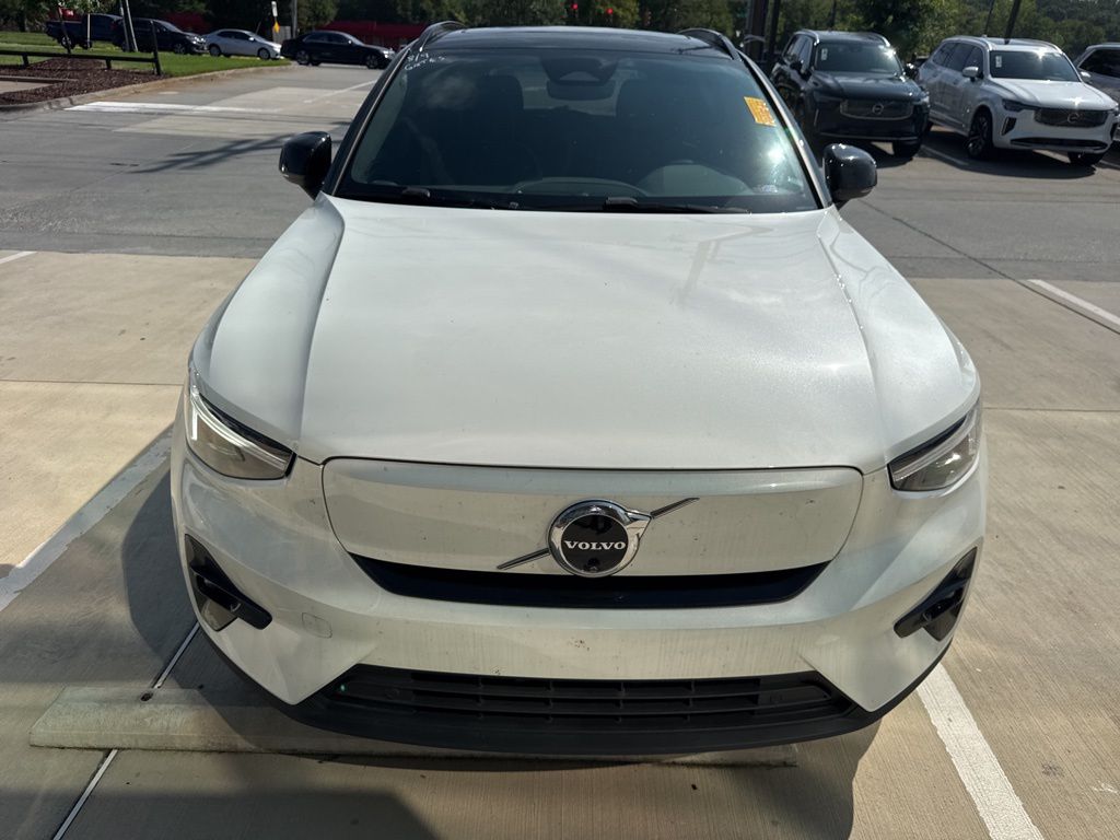 2024 Volvo XC40 Recharge Twin Plus photo 2