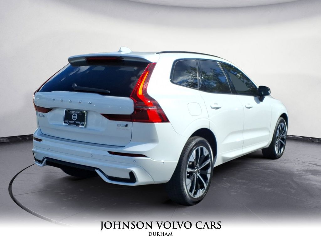 2026 Volvo XC60 B5 Plus photo 3