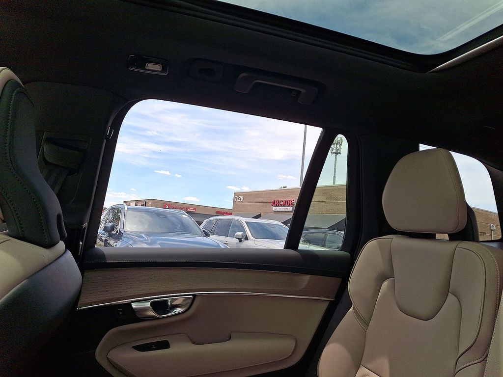 2026 Volvo XC90 Plus - Photo 12