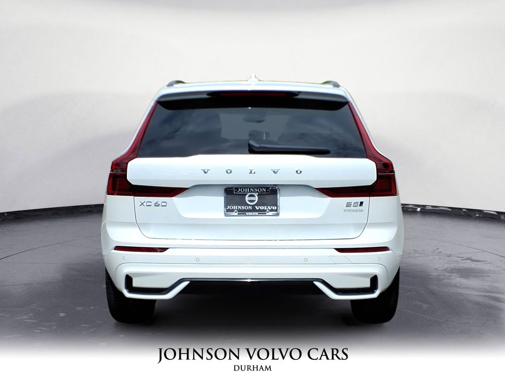 2026 Volvo XC60 B5 photo 4