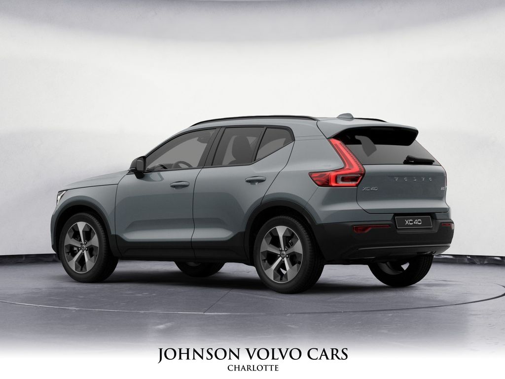 2026 Volvo XC40 Plus photo 4