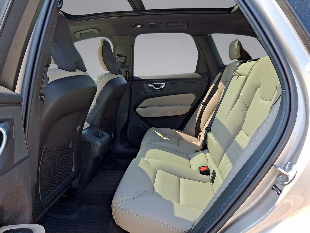 2026 Volvo XC60 Plus - Photo 19