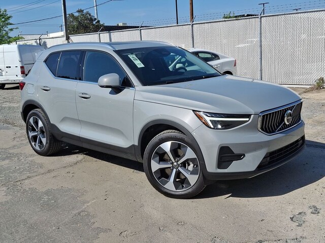 2025 Volvo XC40 B5 Core Bright Theme AWD SUV
