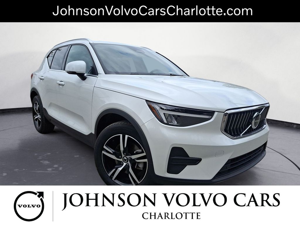 2025 Volvo XC40 B5 Core Bright Theme