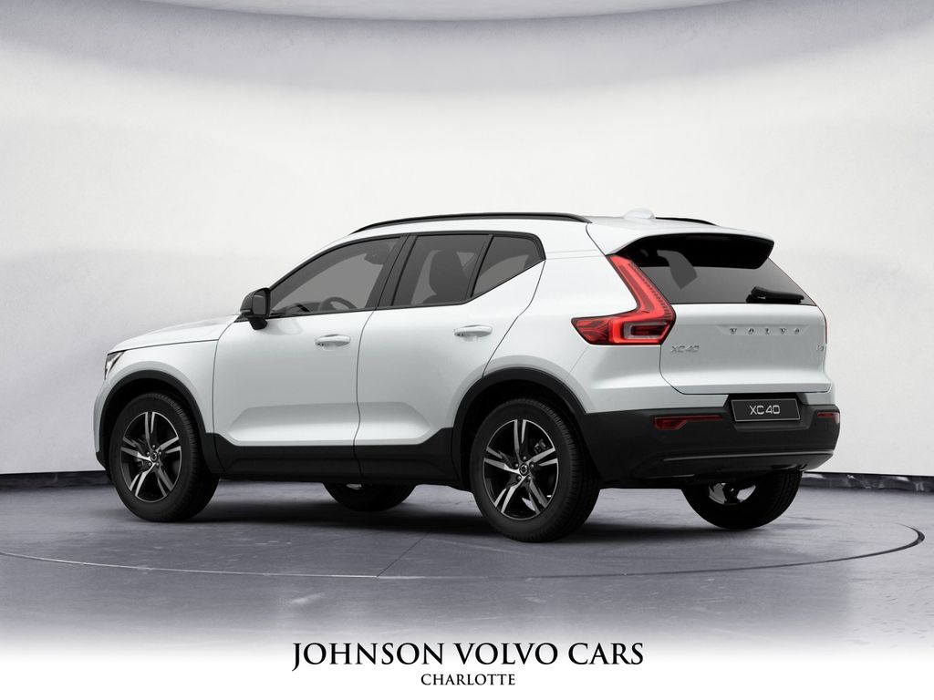 2026 Volvo XC40 Core photo 3