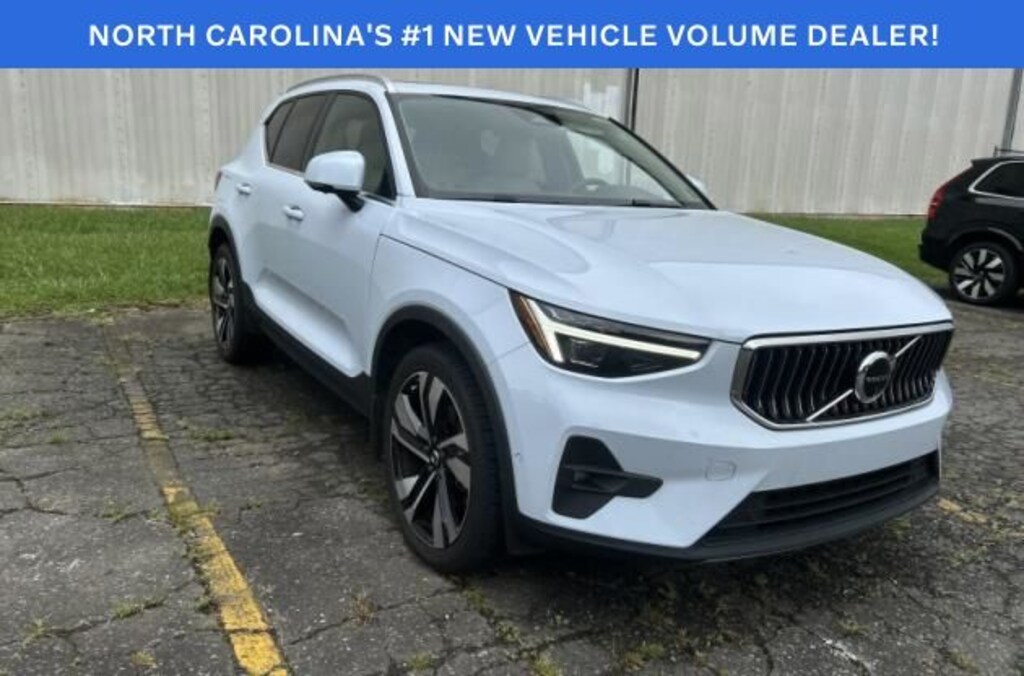 Used 2024 Volvo XC40 B5 Plus Bright SUV