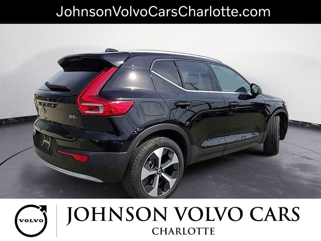 New 2025 Volvo XC40 B5 Plus Bright Theme SUV