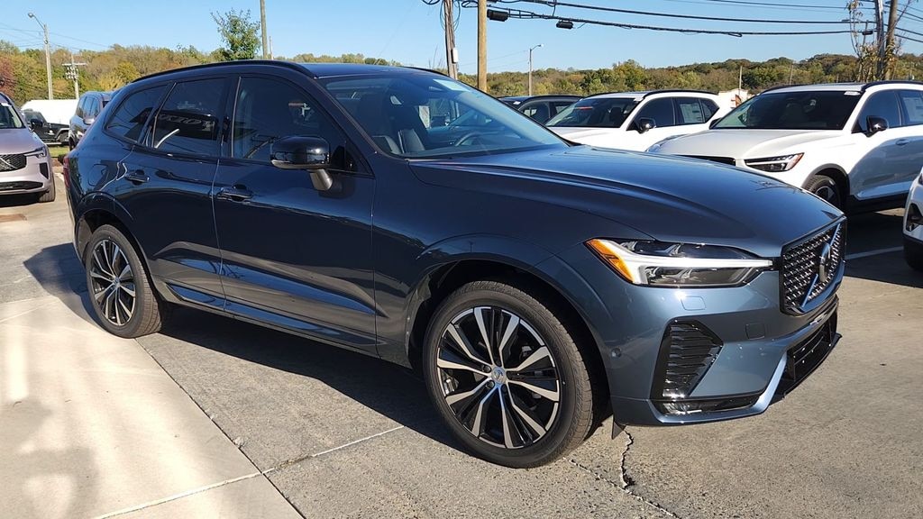 New 2025 Volvo XC60 B5 Plus SUV
