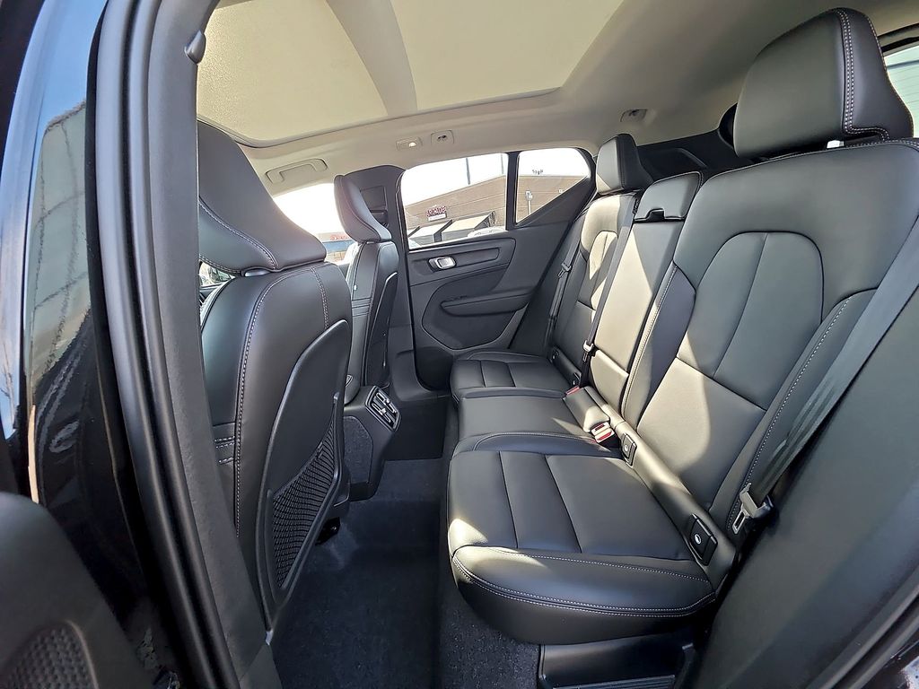 2026 Volvo XC40 Plus - Photo 22